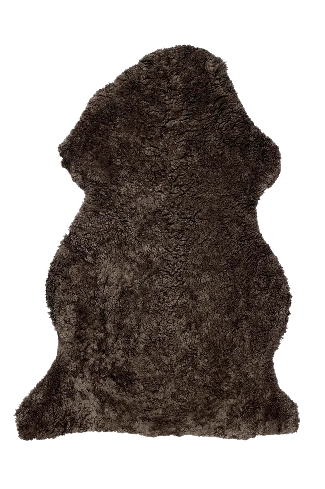 Saueskinn Curly – Brun – Tepper | m v:3195305 Saueskinn Curly – Brun – Tepper | m v:3195305