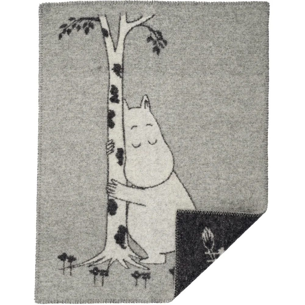 Mummi tree hug Pledd 65×90 cm, Grå v:7729680 Mummi tree hug Pledd 65×90 cm, Grå v:7729680
