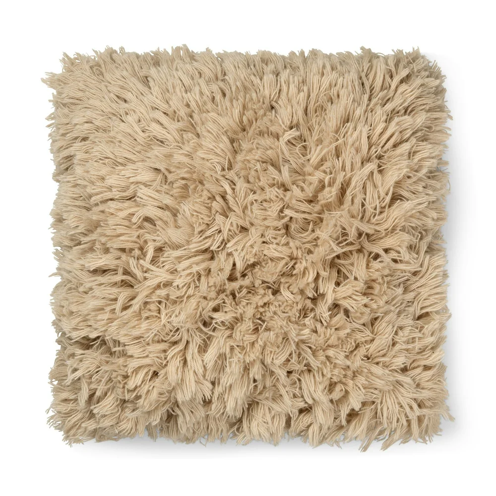 Meadow High Pile Pyntepute 50x50 cm, Lys Sand v:2235520