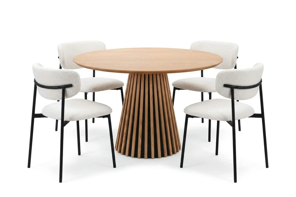 Peyra spisegruppe rundt 110 cm eik med 4 Lucy spisestoler v:3237017
