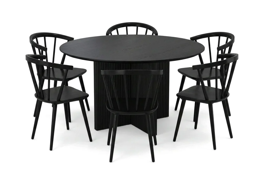 Edda spisegruppe rundt 130 cm svart med 6 Tyrö spisestoler v:6665194